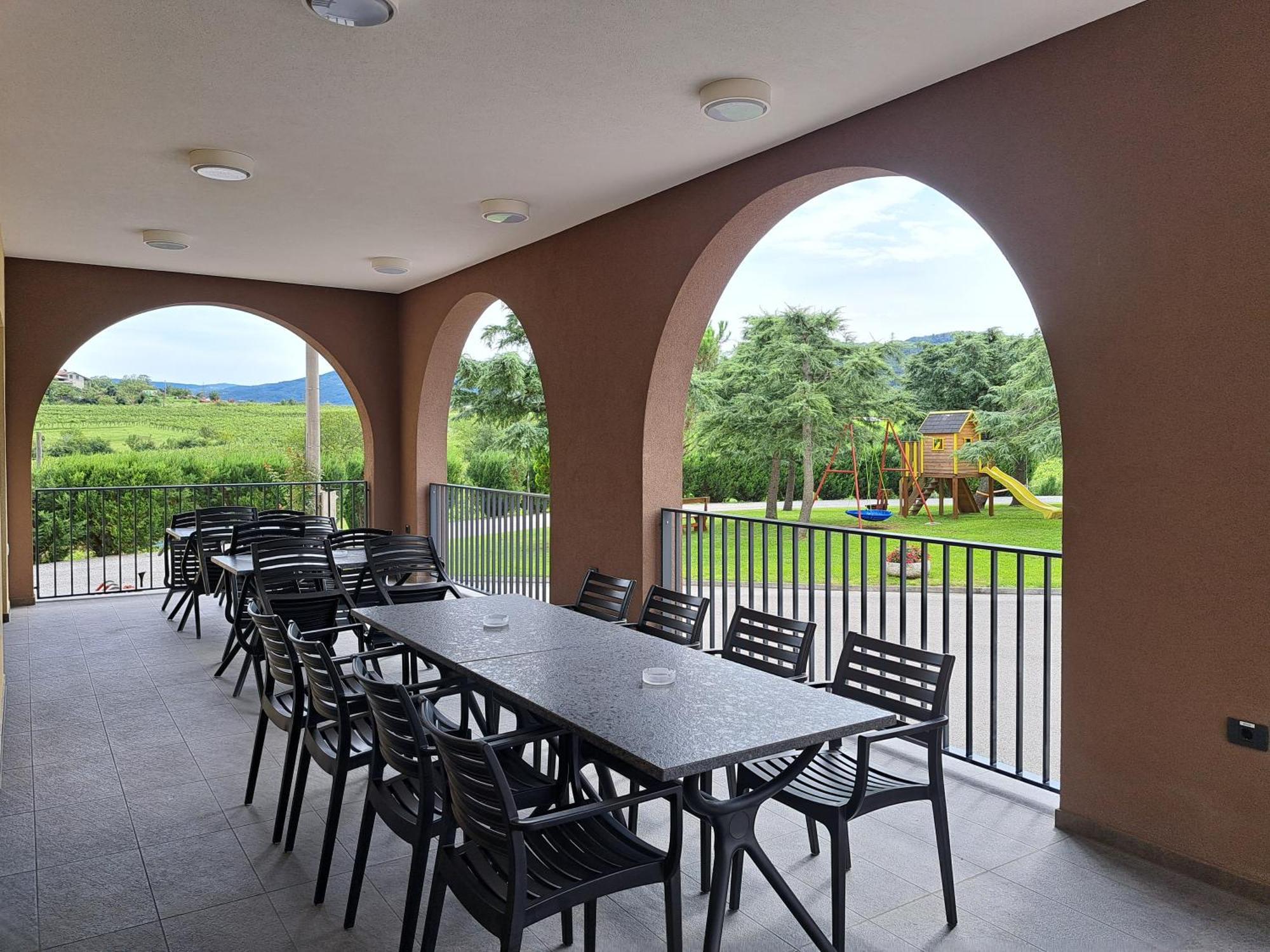 Posestvo Rouna - Winery And Apartments Vipava Ngoại thất bức ảnh