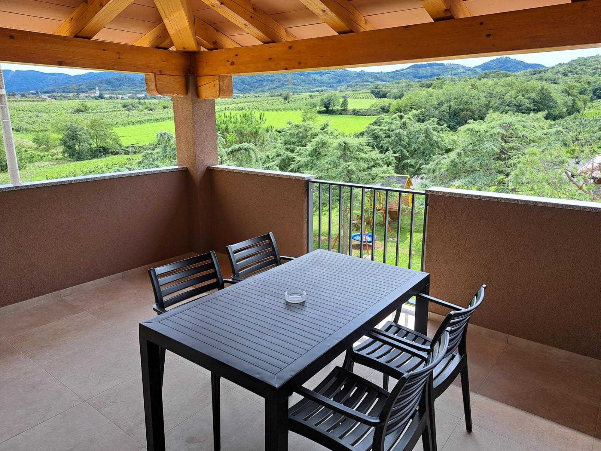 Posestvo Rouna - Winery And Apartments Vipava Ngoại thất bức ảnh